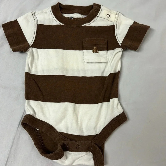 GAP - 2 piece baby outfit/set - pants and shirt. Size 3-6 months - Picture 2 of 5